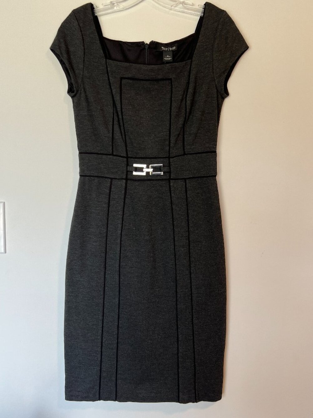NWT White House Black Market Piped Ponte Sheath Dress Size 2 Gray